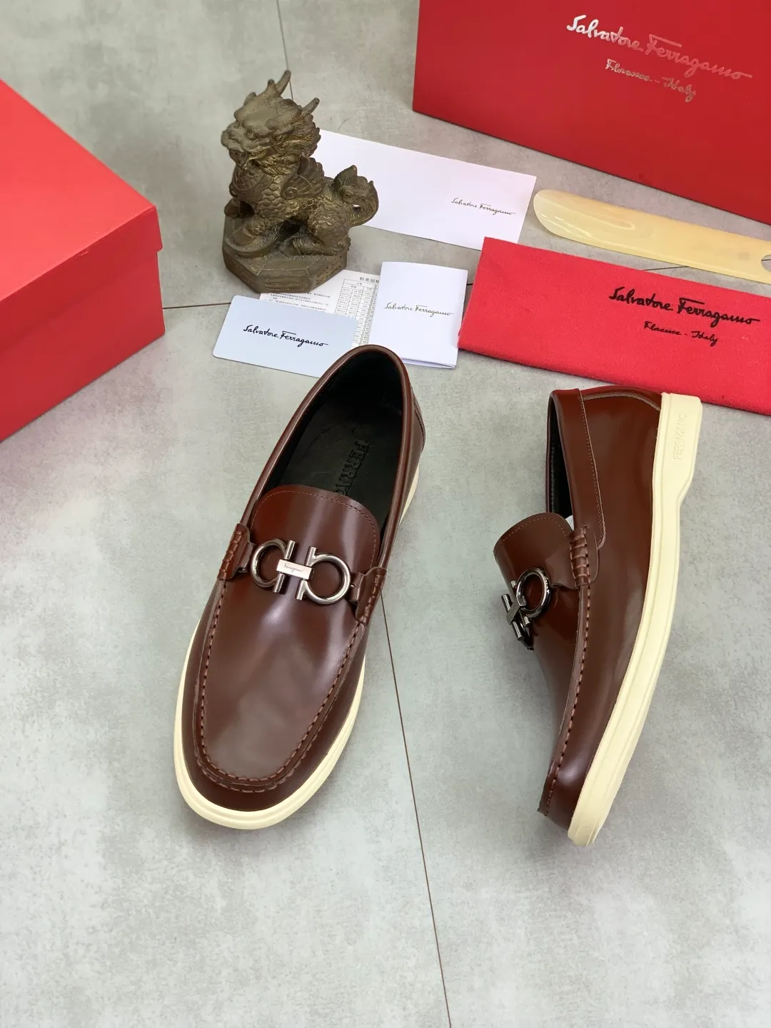 Men's Men's Shoes 💰P580💰[New Style] Water-dyed Niuli 🆘[Salvatore Ferragamo] Ferragamo's latest casual business leather shoes for men! Listed simultaneously! The fabric is made of specially imported original open-edge beaded calfskin, and the interior is made of imported water-dyed cowhide. It is absolutely luxurious and leads the fashion trend. Matching code: 38-44 (45 and 46 can be customized) Black, brown and burgundy colors available